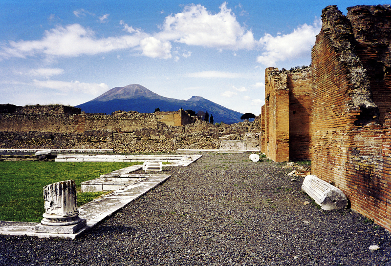 ll Vesuvio visto da Pompei, distrutta nell’eruzione del 79 d.C